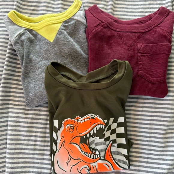 Long sleeve shirts 2T - Picture 2 of 8